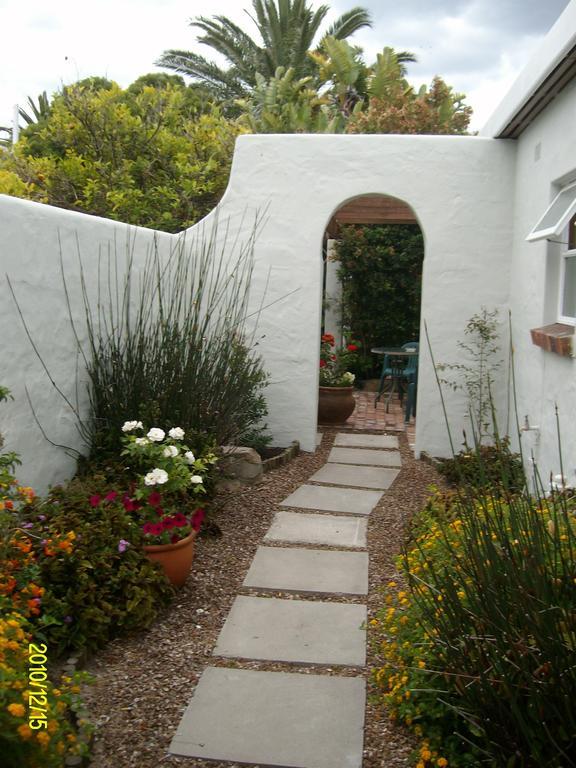 Be My Guest Lodge Bloubergstrand Bagian luar foto