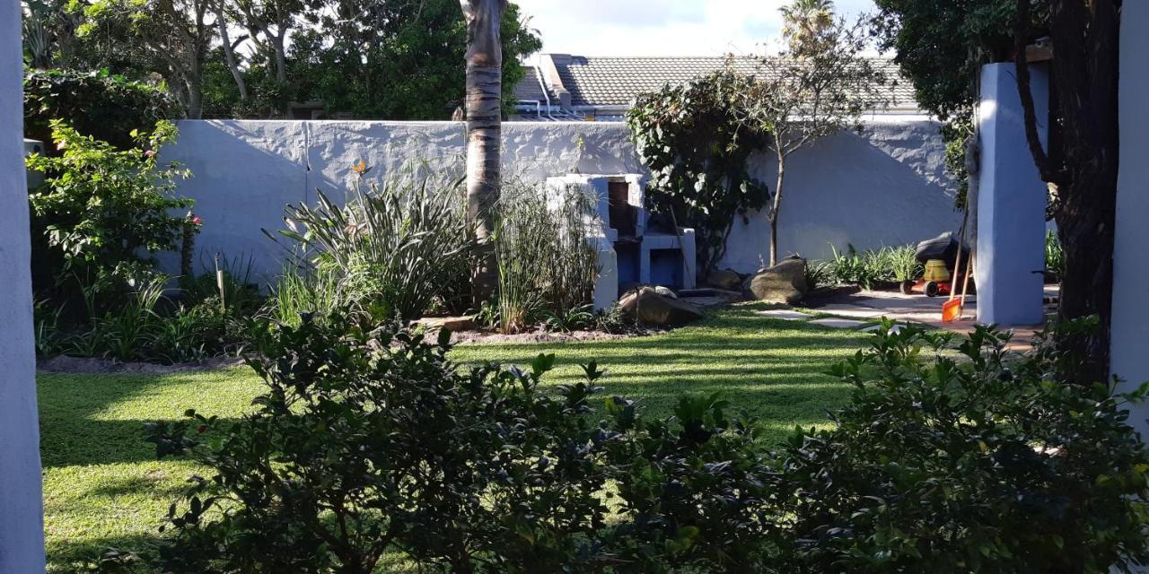 Be My Guest Lodge Bloubergstrand Bagian luar foto
