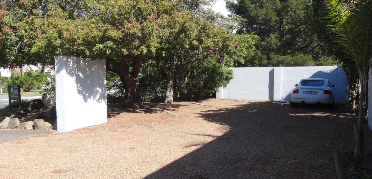 Be My Guest Lodge Bloubergstrand Bagian luar foto