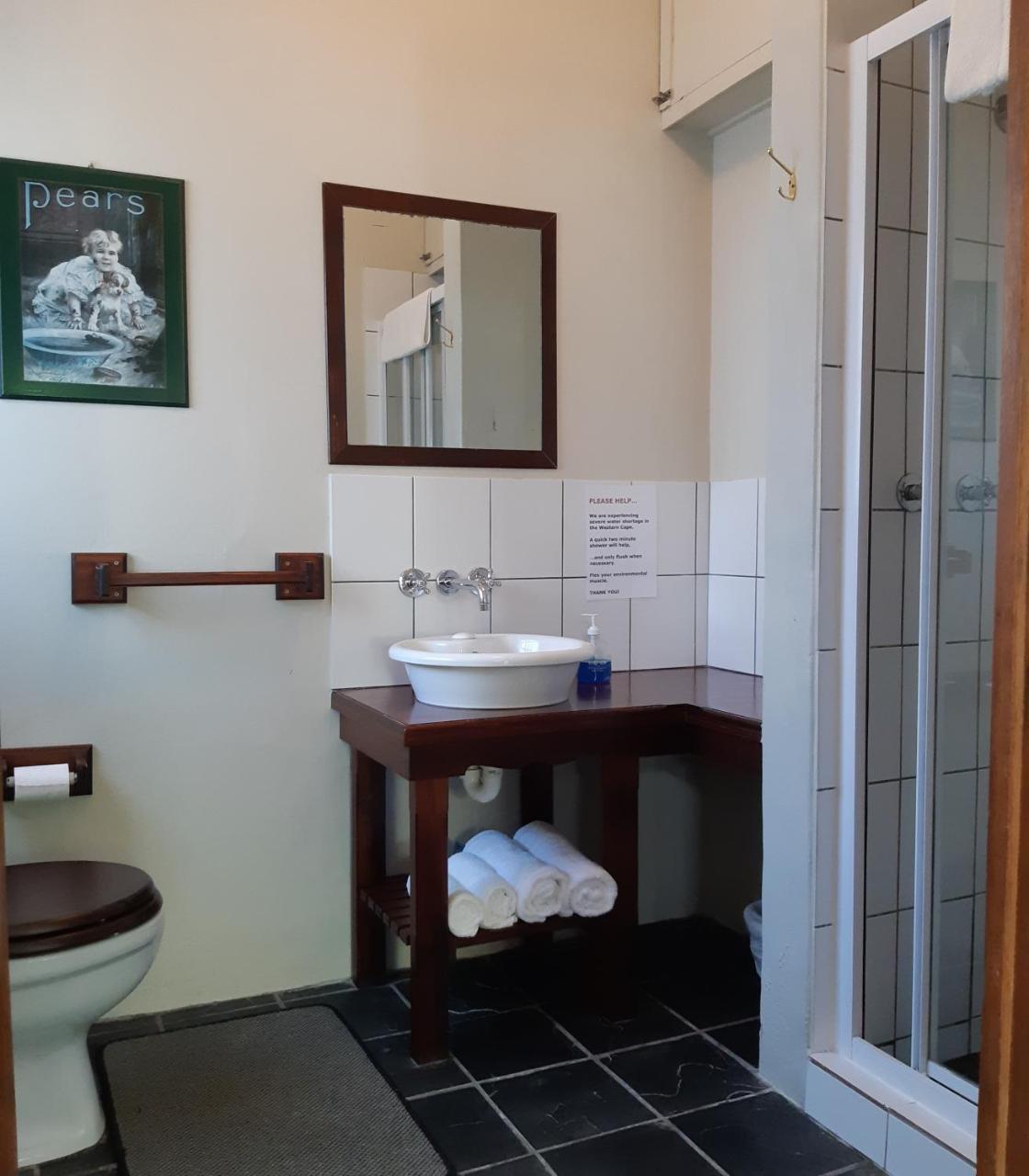 Be My Guest Lodge Bloubergstrand Bagian luar foto
