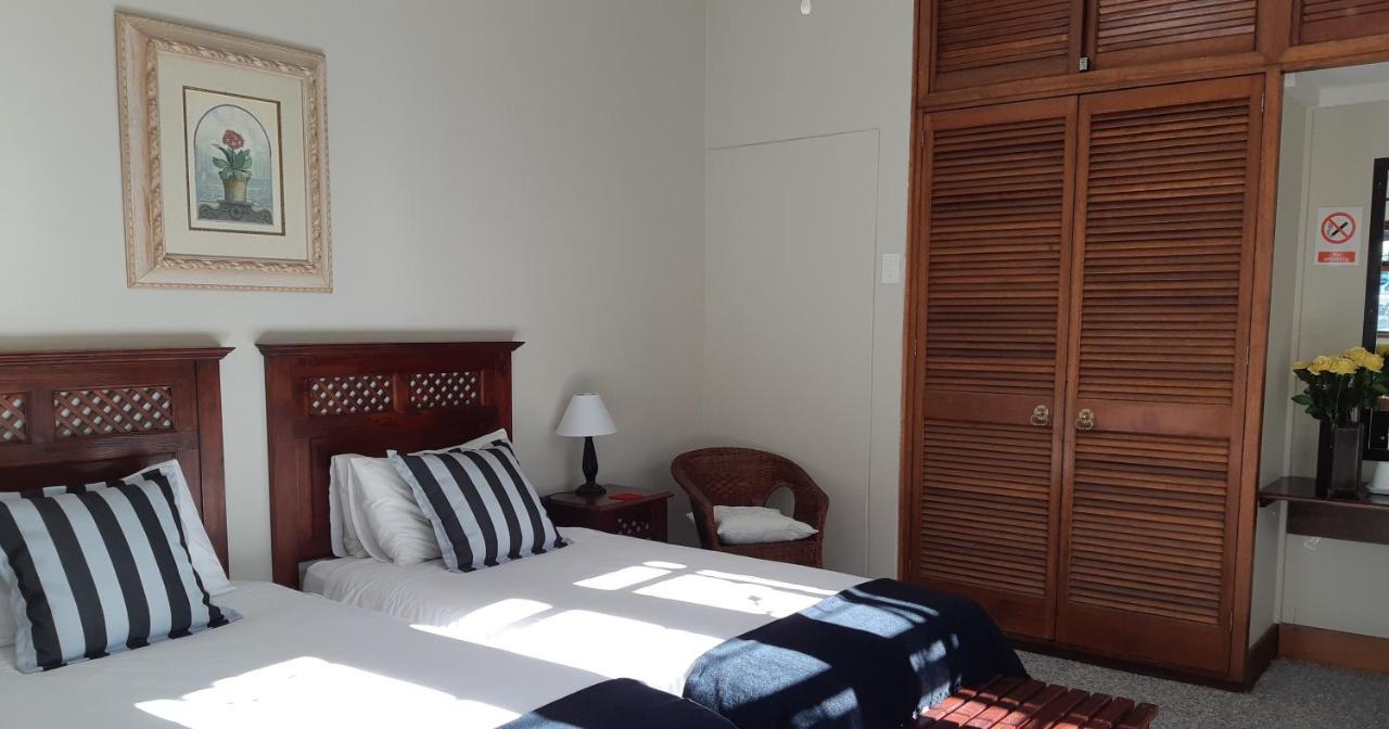 Be My Guest Lodge Bloubergstrand Bagian luar foto