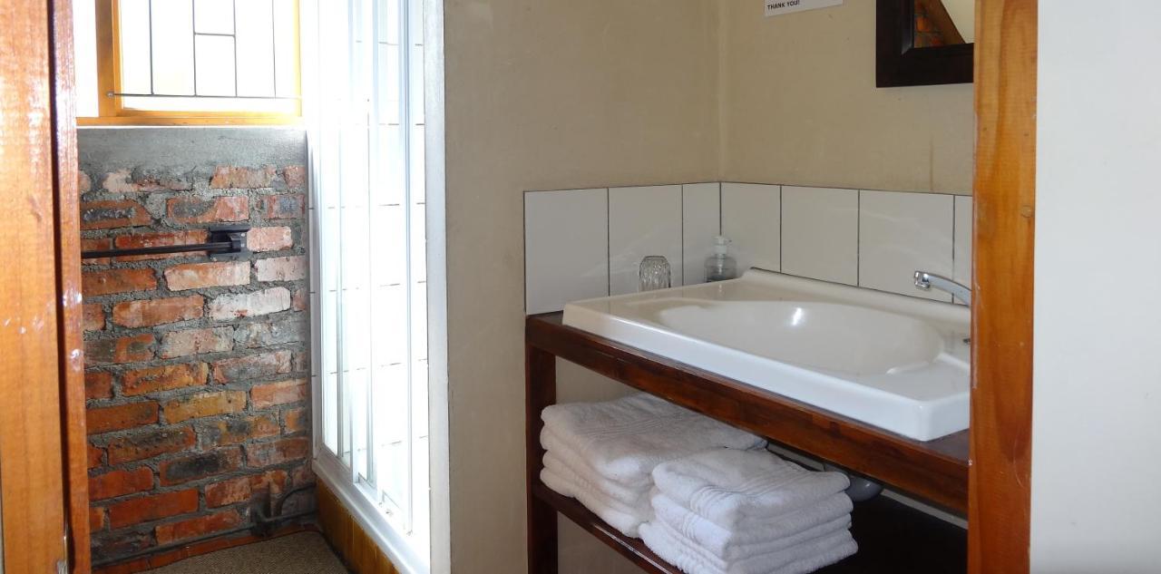 Be My Guest Lodge Bloubergstrand Bagian luar foto