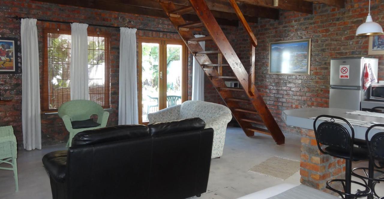 Be My Guest Lodge Bloubergstrand Bagian luar foto