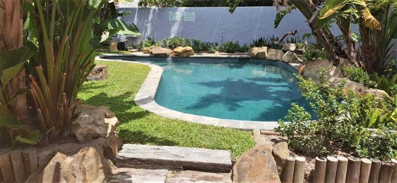 Be My Guest Lodge Bloubergstrand Bagian luar foto